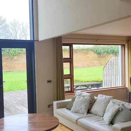 Luxury 2 Bed Beside * Castlemartyr