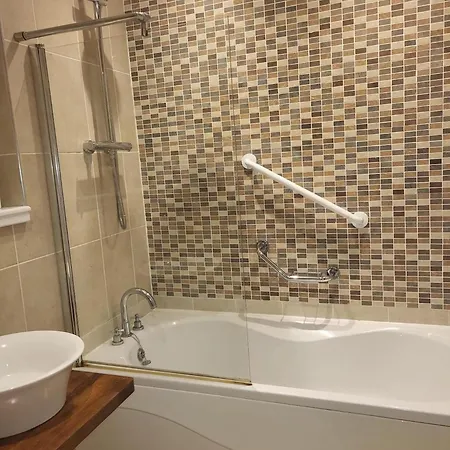 Luxury 2 Bed Beside 度假居 卡斯尔马特