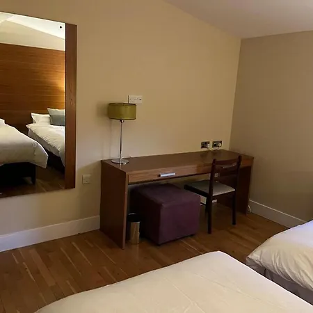 Luxury 2 Bed Beside 卡斯尔马特